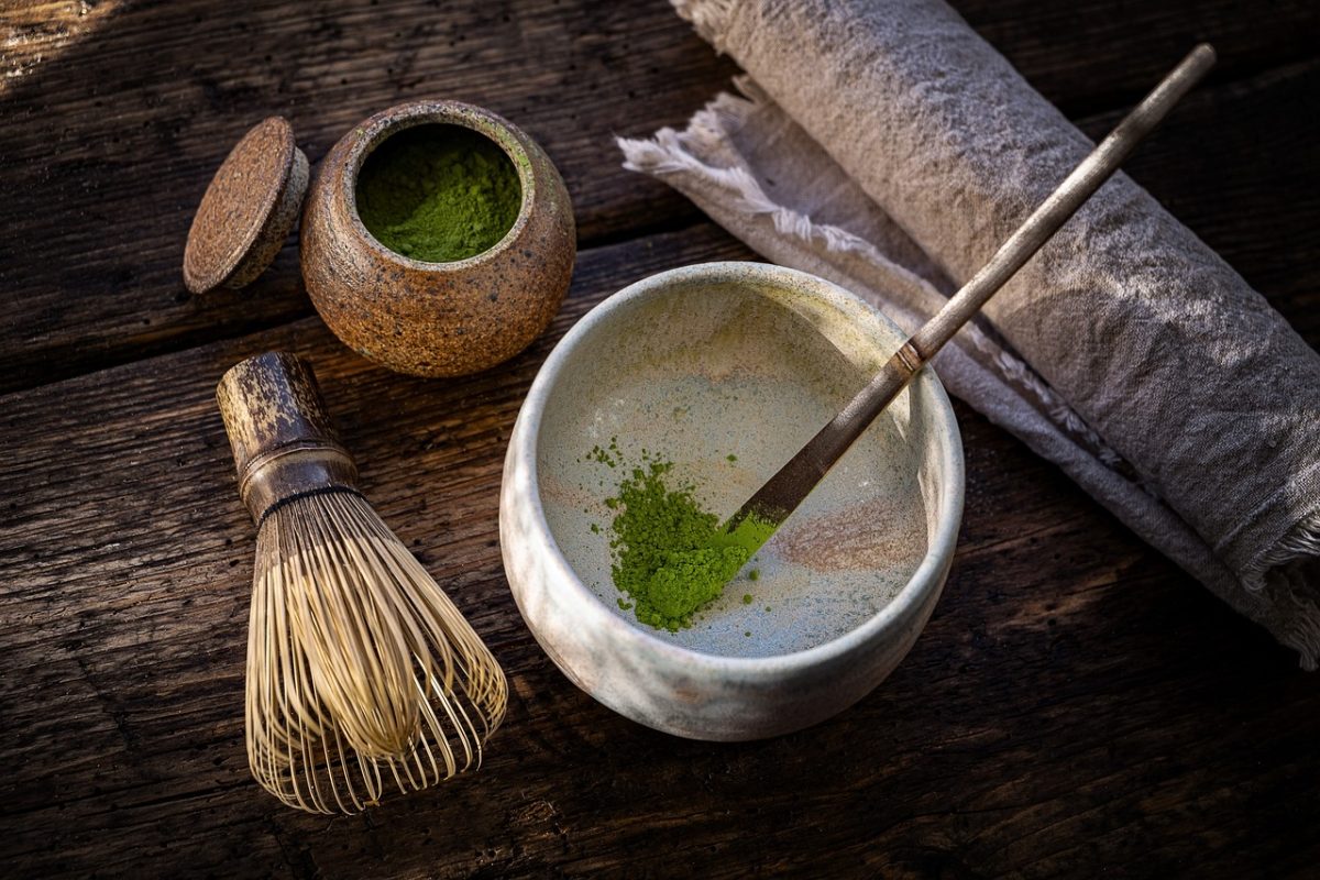 découvrez les bienfaits du matcha, cette poudre de thé vert japonais riche en antioxydants. apprenez à l'intégrer dans vos recettes pour un boost d'énergie et de bien-être au quotidien.